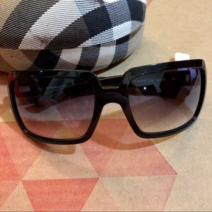 Burberry Sunglasses w Case